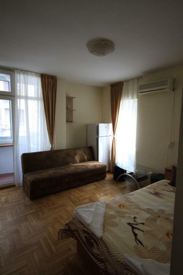 Studios Near To Burgas Free University Exterior foto